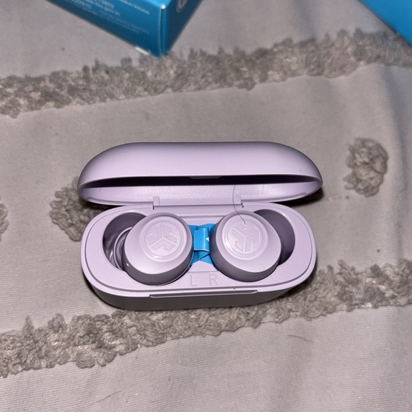 JLAB GOPOP+ True Wireless Earbuds - Picture 6 of 7